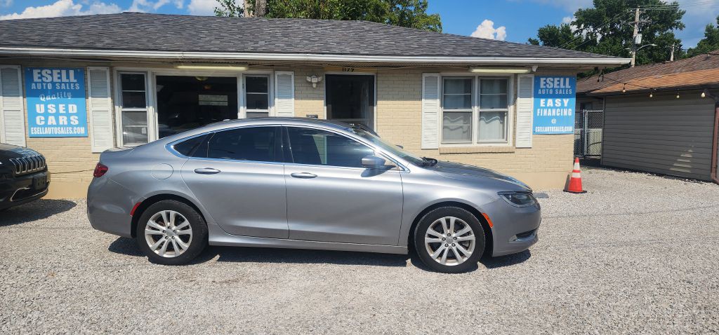 2016 Chrysler 200 Image 2