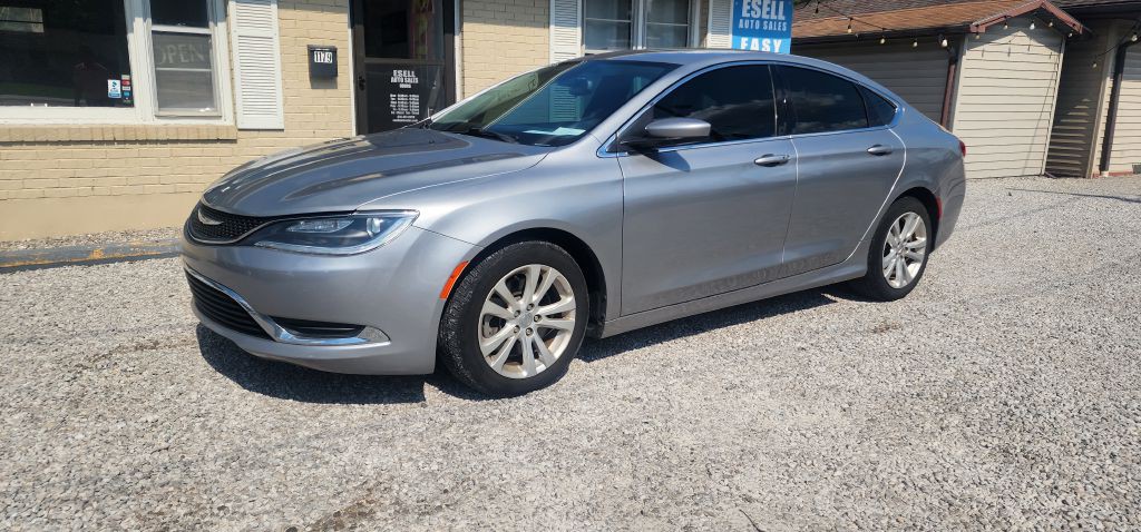 2016 Chrysler 200 Image 4
