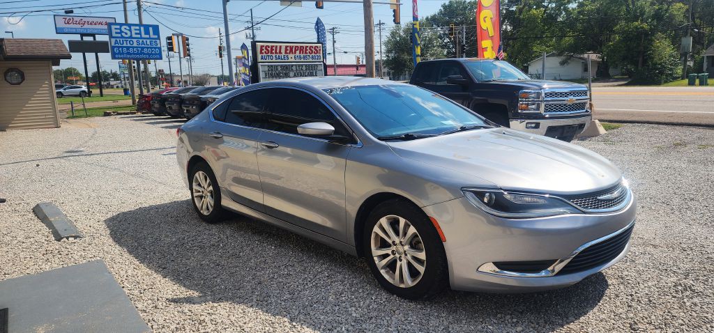 2016 Chrysler 200 Image 6