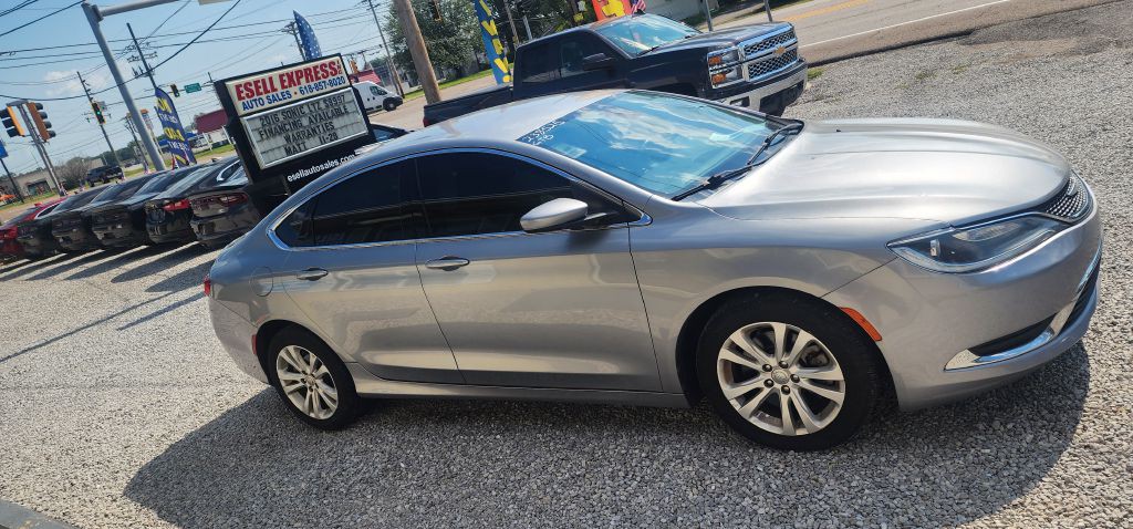 2016 Chrysler 200 Image 7