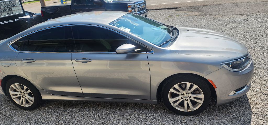 2016 Chrysler 200 Image 8