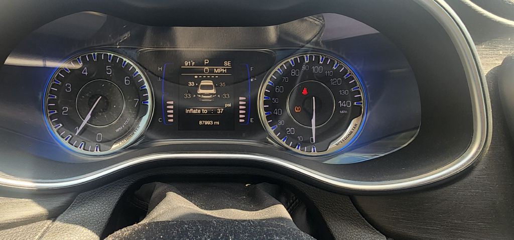 2016 Chrysler 200 Image 12