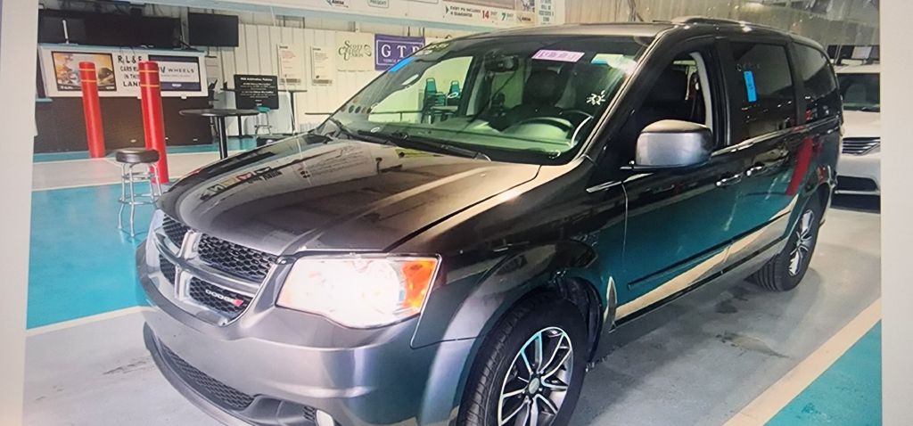 2017 Dodge Grand Caravan Image 2