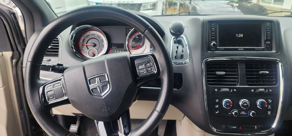 2017 Dodge Grand Caravan Image 8