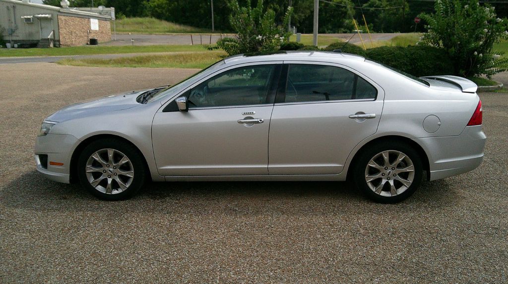 2011 Ford Fusion Image 2