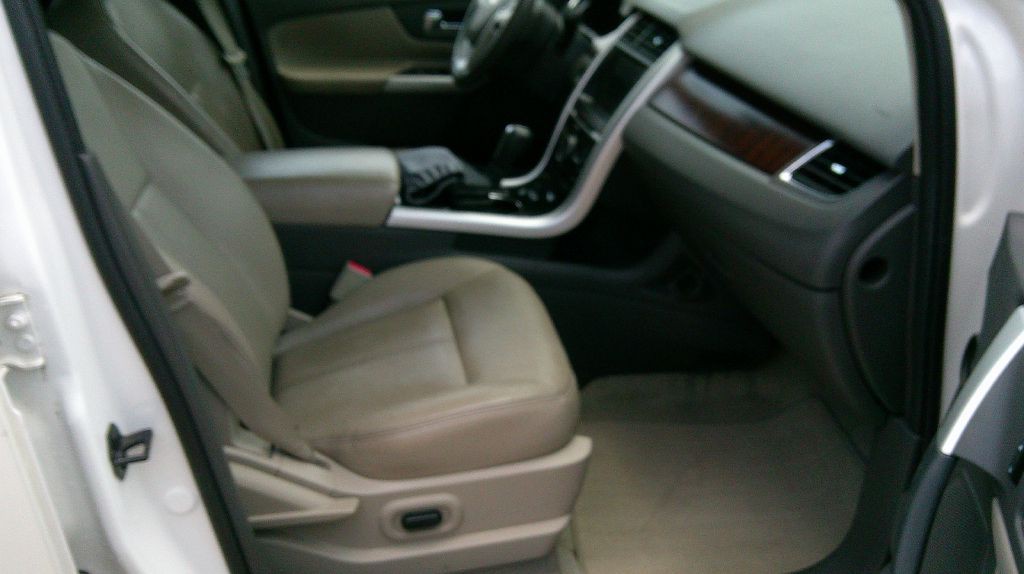 2011 Ford Edge Image 10