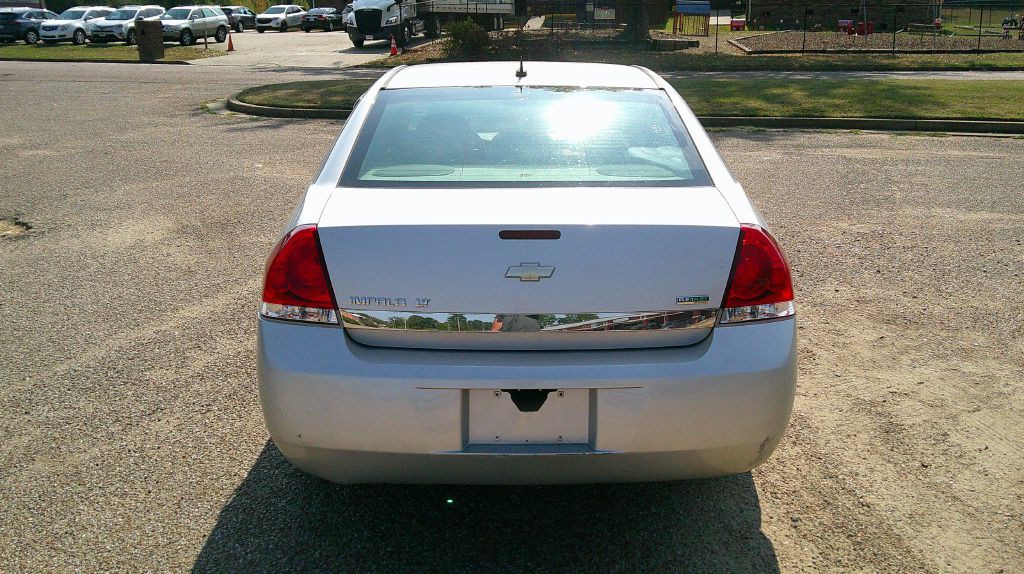 2011 Chevrolet Impala Image 4