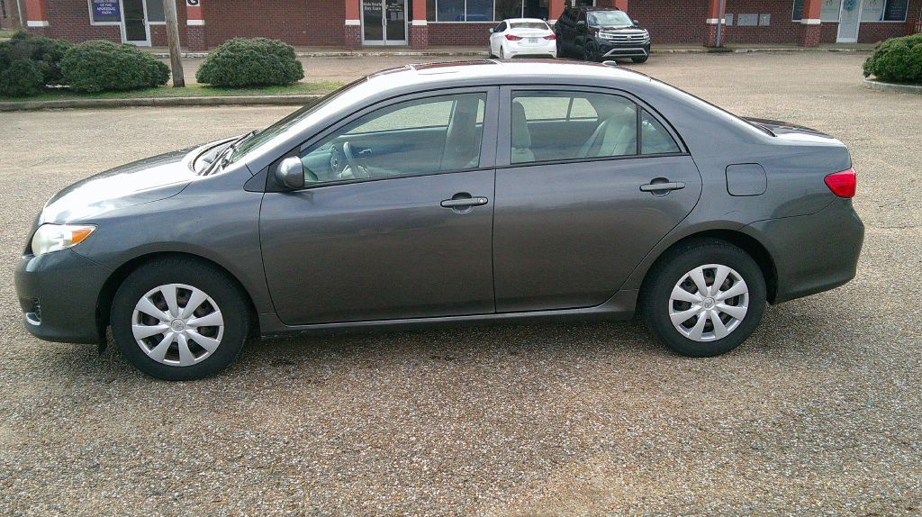 2010 Toyota Corolla Image 1