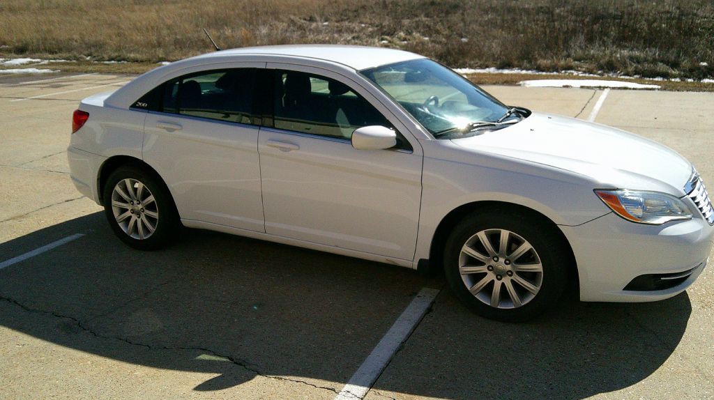 2012 Chrysler 200 Image 3