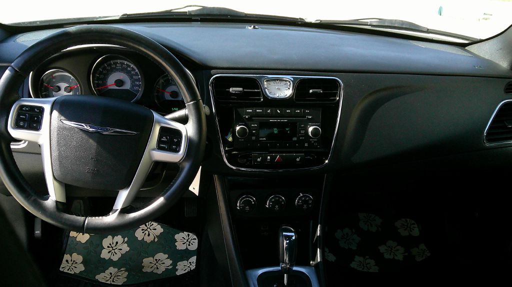 2012 Chrysler 200 Image 8