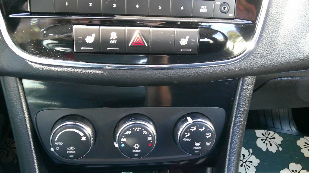 2012 Chrysler 200 Image 14