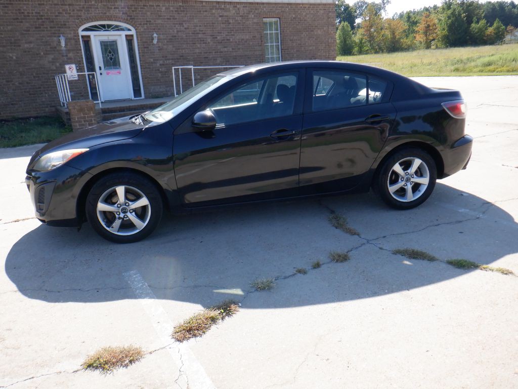 2011 Mazda Mazda3 Image 2
