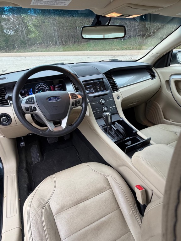 2014 Ford Taurus Image 9