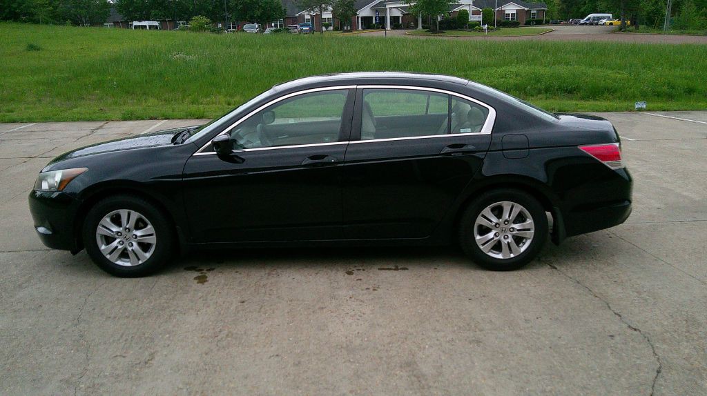 2010 Honda Accord Image 2