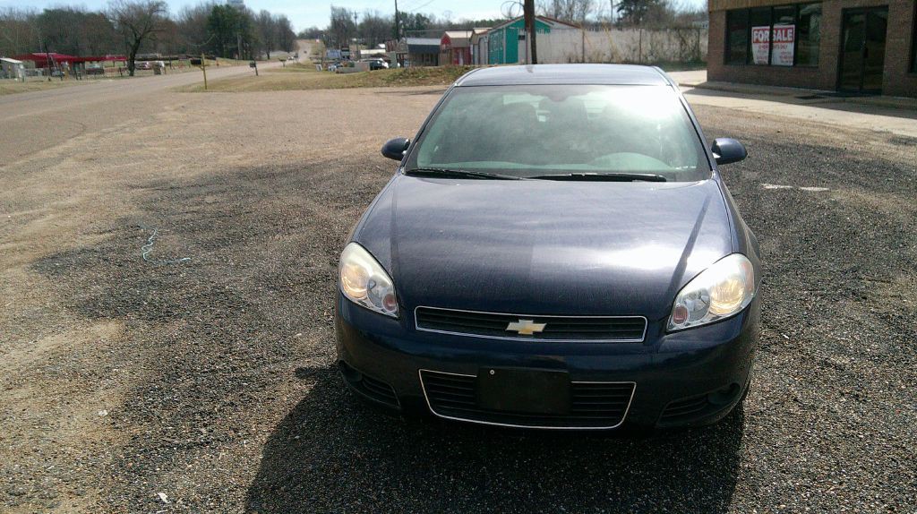 2010 Chevrolet Impala Image 2