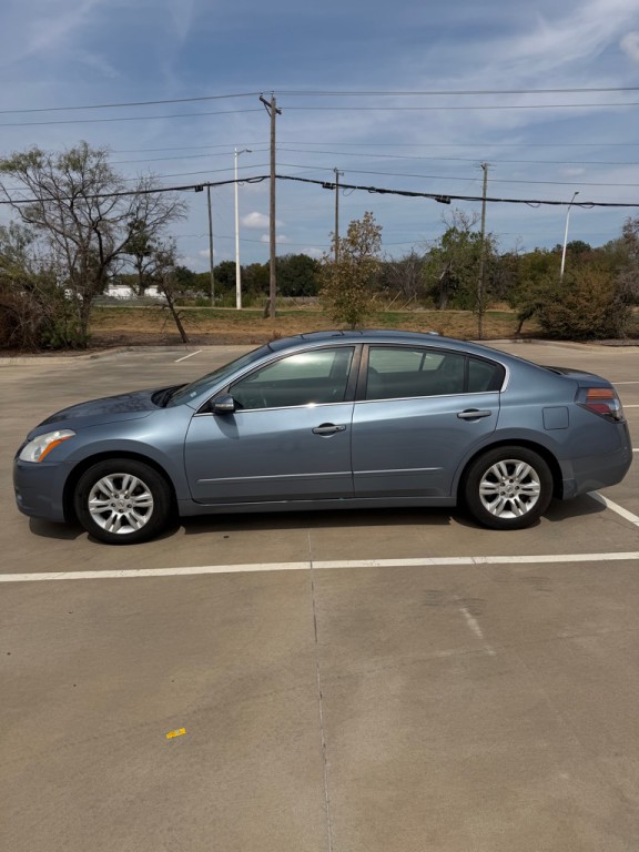 2010 Nissan Altima Image 2