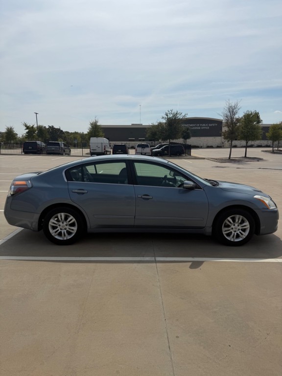 2010 Nissan Altima Image 4