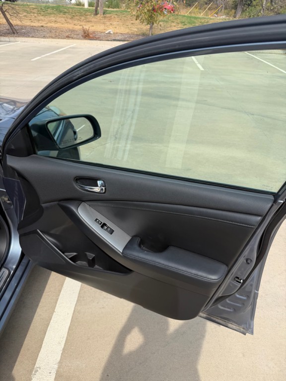 2010 Nissan Altima Image 9