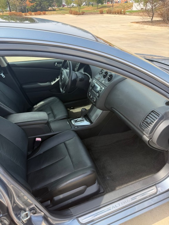 2010 Nissan Altima Image 10