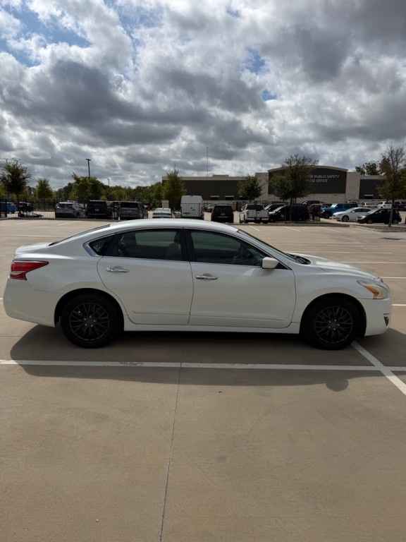 2013 Nissan Altima Image 4