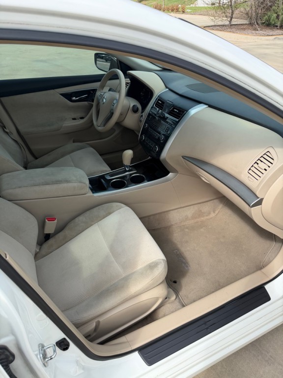 2013 Nissan Altima Image 10