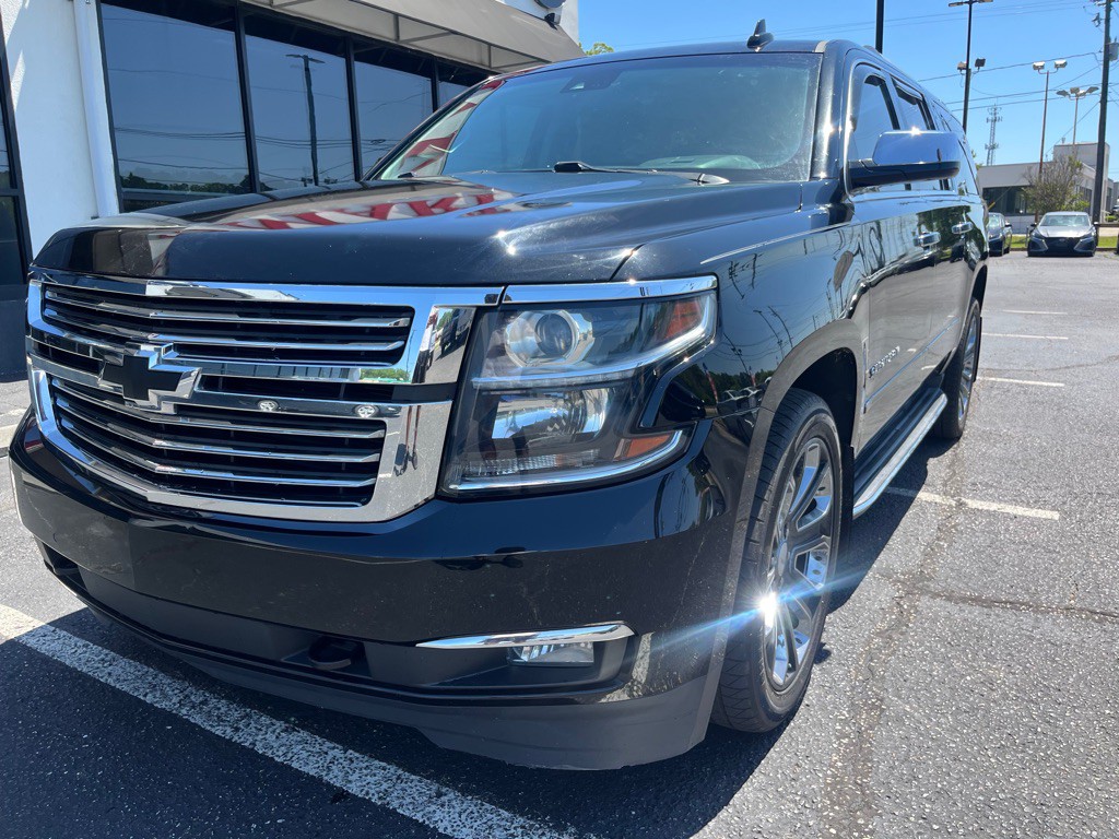 2017 Chevrolet Suburban Image 2