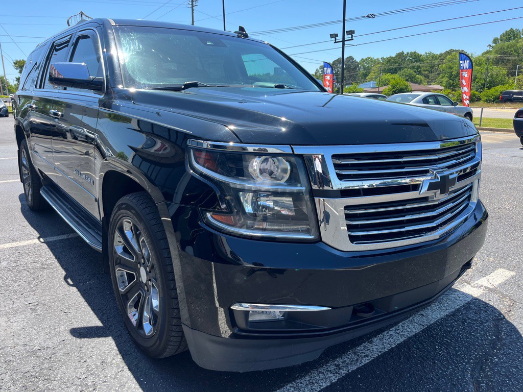 2017 Chevrolet Suburban Image 3