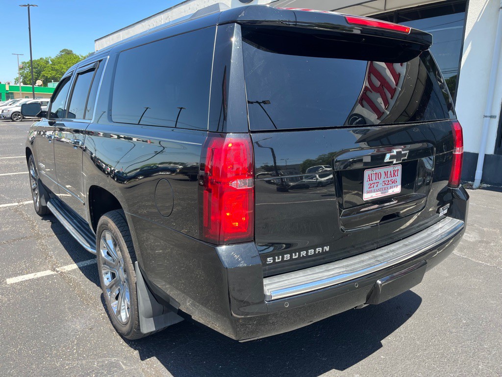 2017 Chevrolet Suburban Image 5