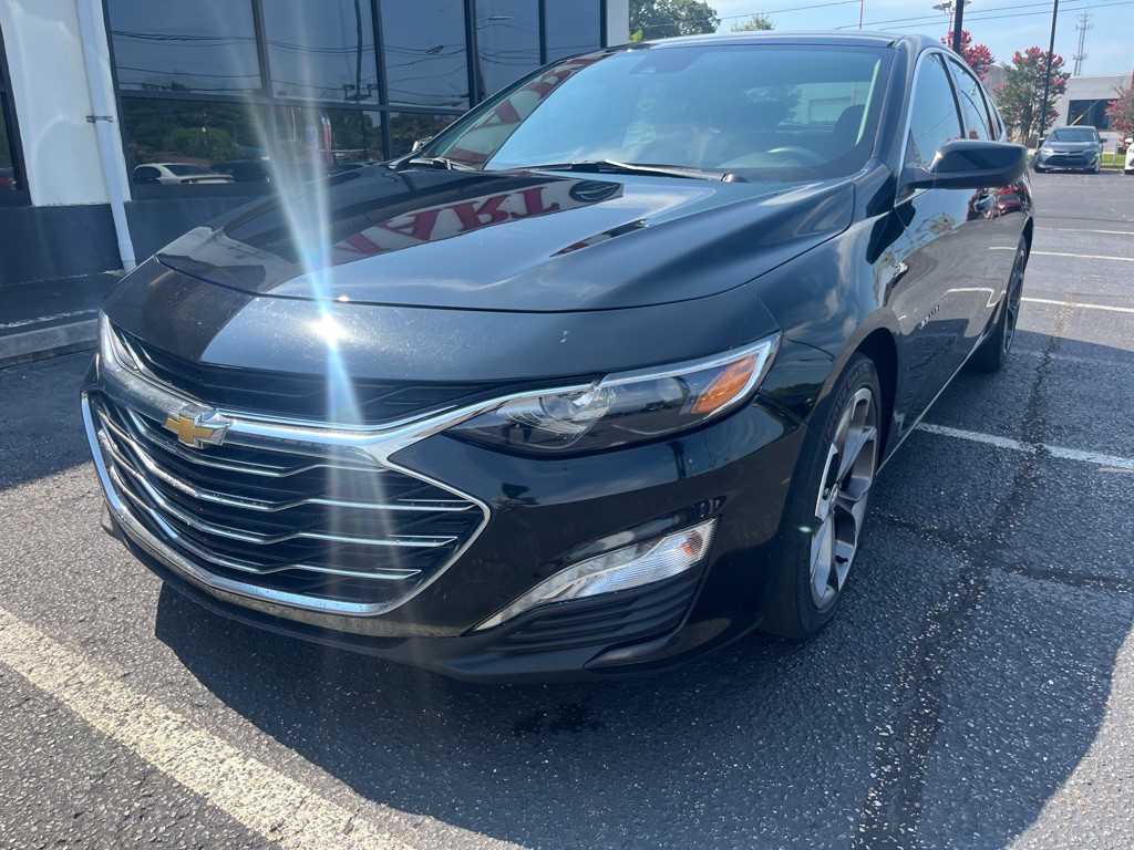 2023 Chevrolet Malibu Image 2