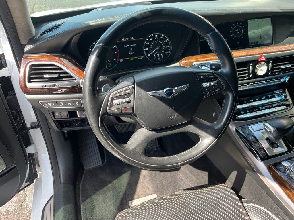 2018 Genesis G90 Image 6