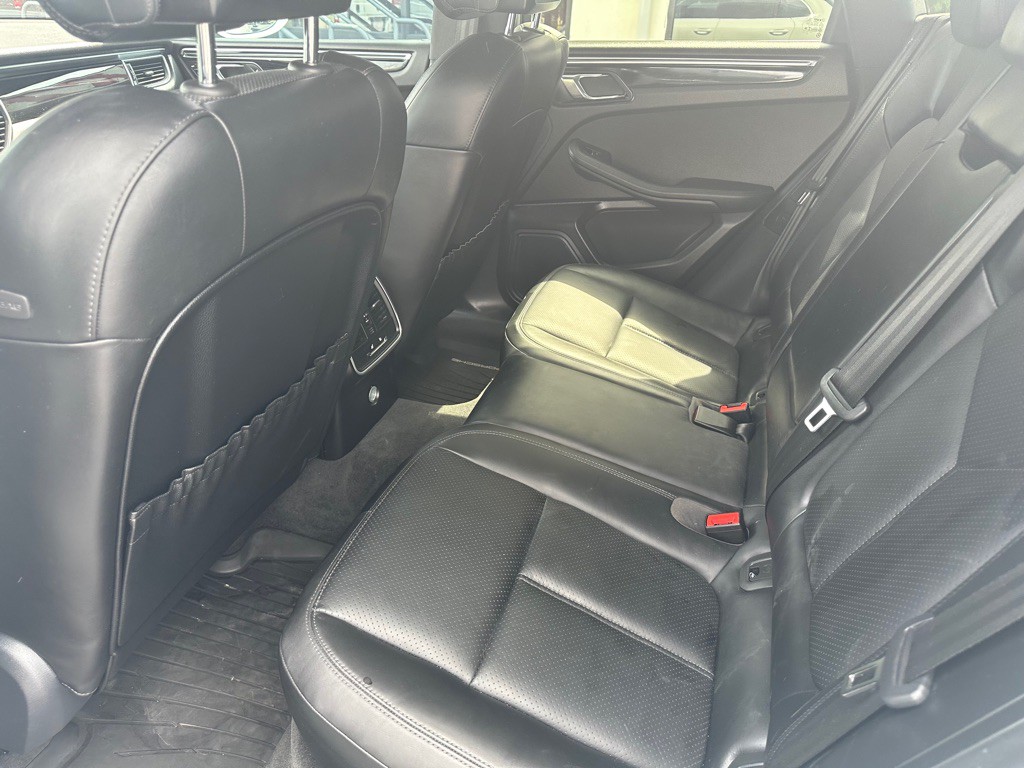 2016 Porsche Macan Image 7