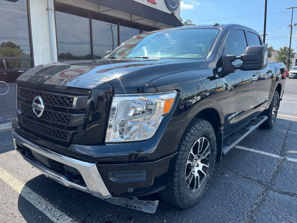 2021 Nissan Titan Image 2