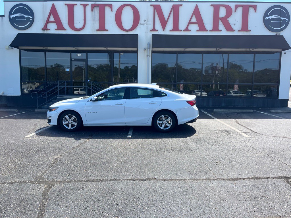 2023 Chevrolet Malibu Image 1