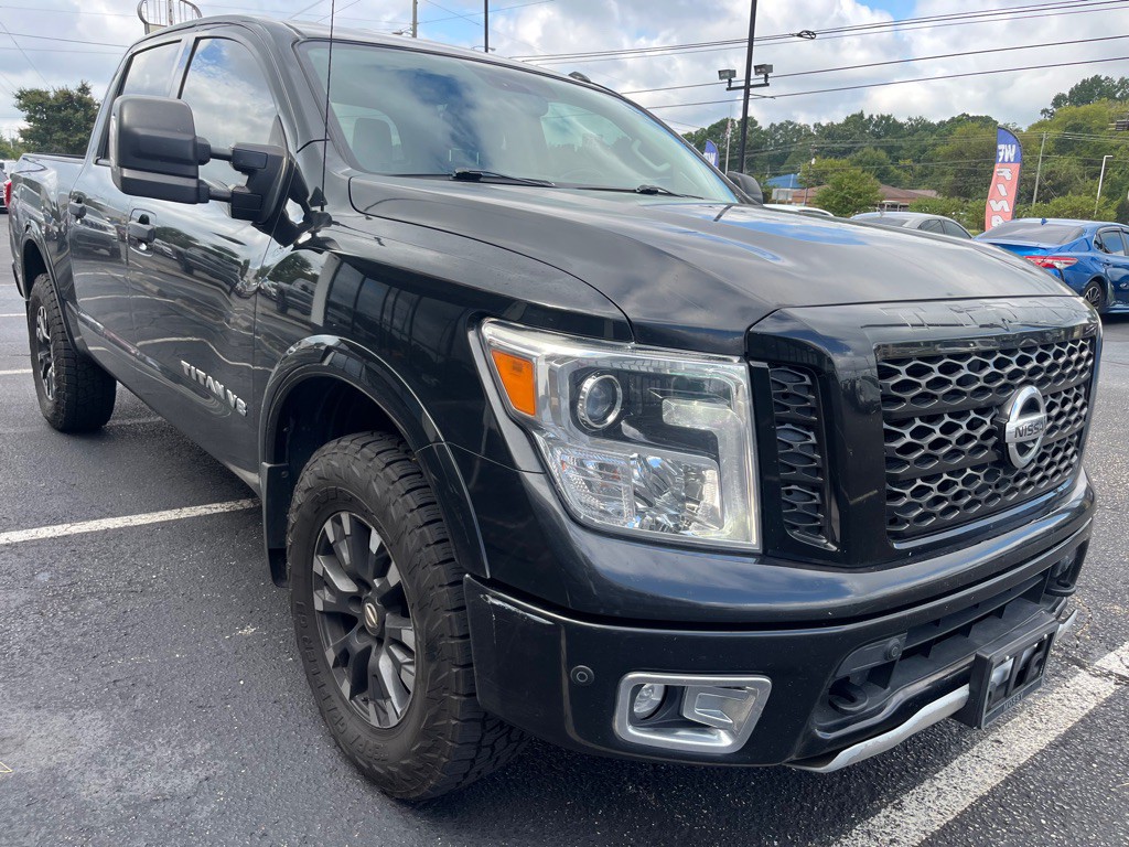 2019 Nissan Titan Image 3