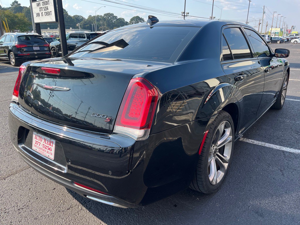 2021 Chrysler 300 Image 4