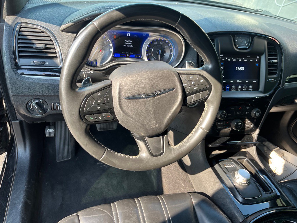 2021 Chrysler 300 Image 6