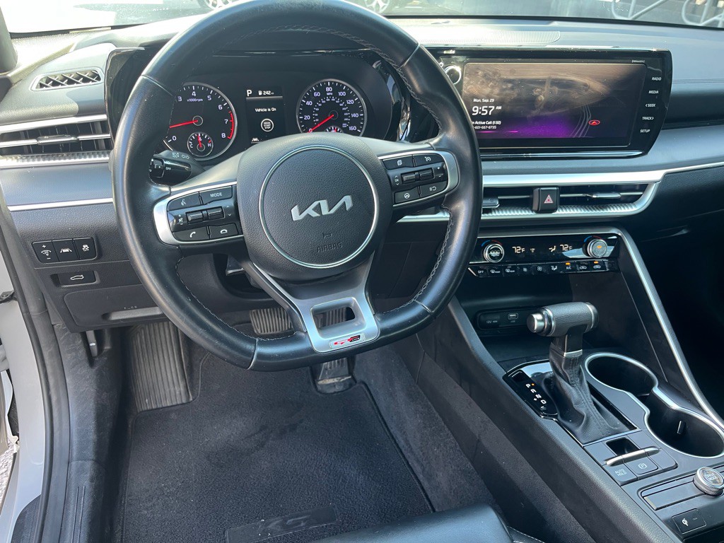 2022 Kia K5 Image 6