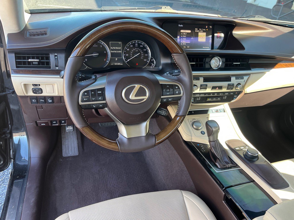 2016 Lexus ES Image 6