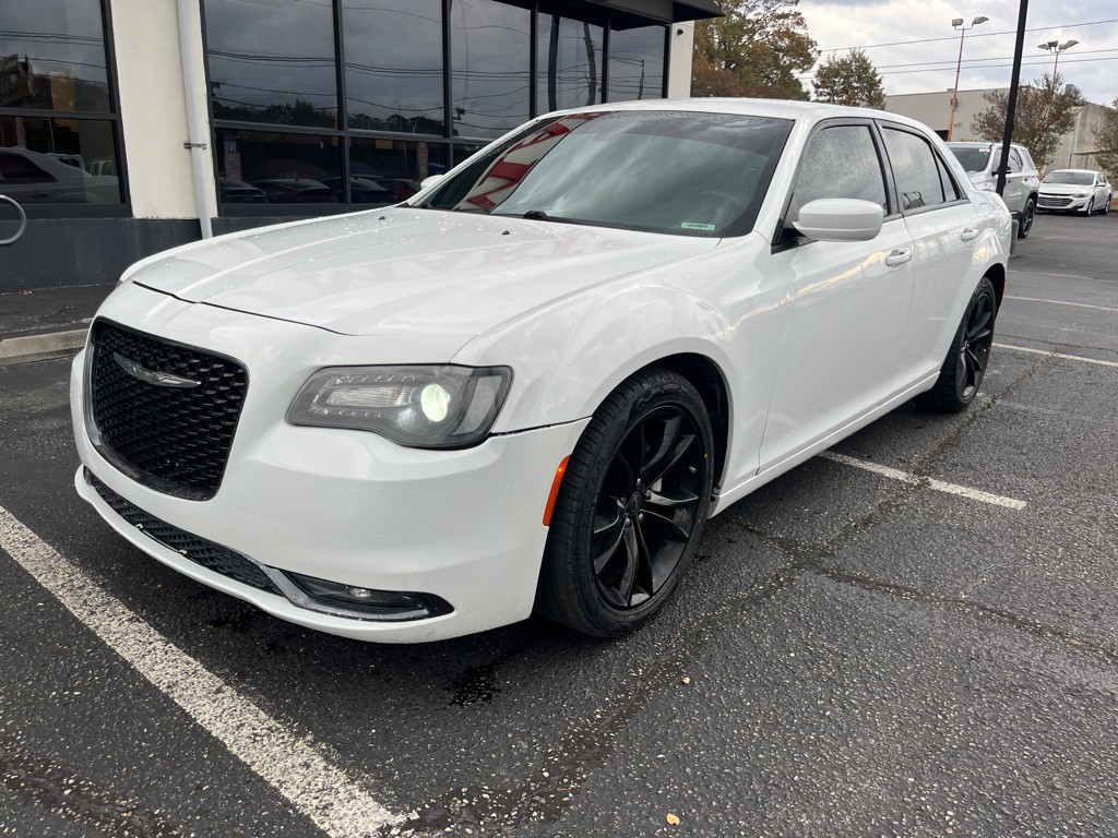 2019 Chrysler 300 Image 2