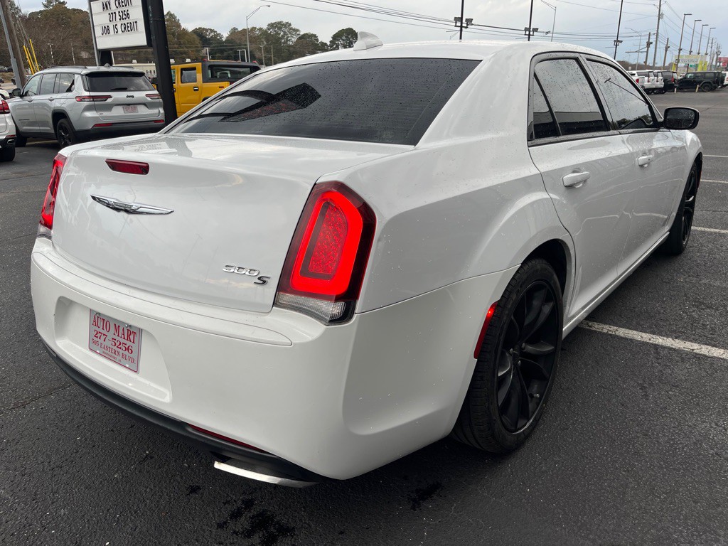2019 Chrysler 300 Image 4