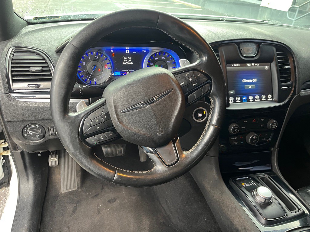 2019 Chrysler 300 Image 6