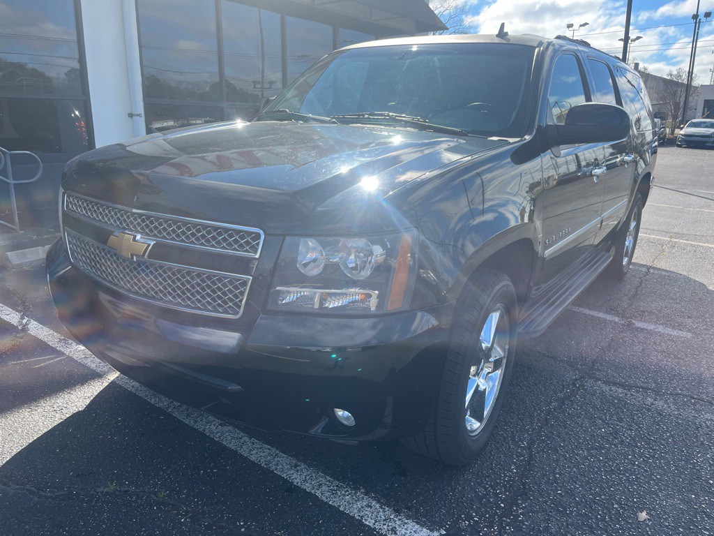2014 Chevrolet Suburban Image 2