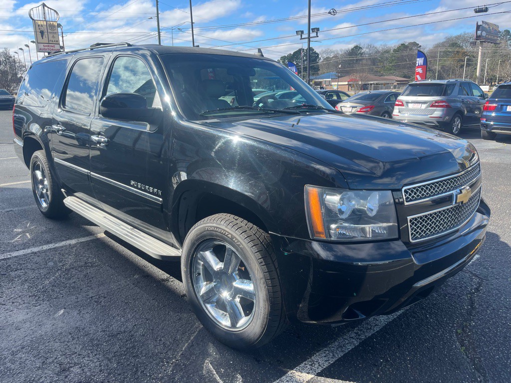 2014 Chevrolet Suburban Image 3