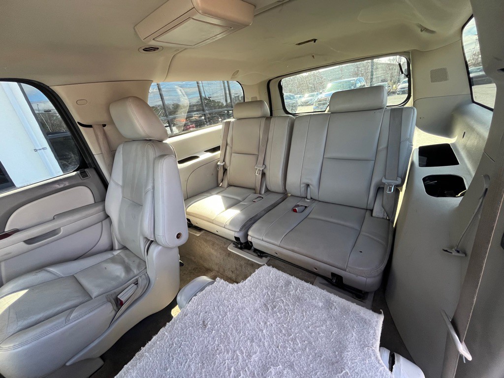 2014 Chevrolet Suburban Image 7
