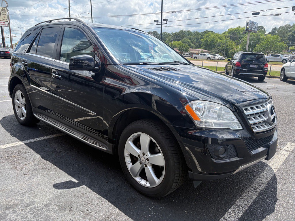 2011 Mercedes-Benz M-Class Image 3