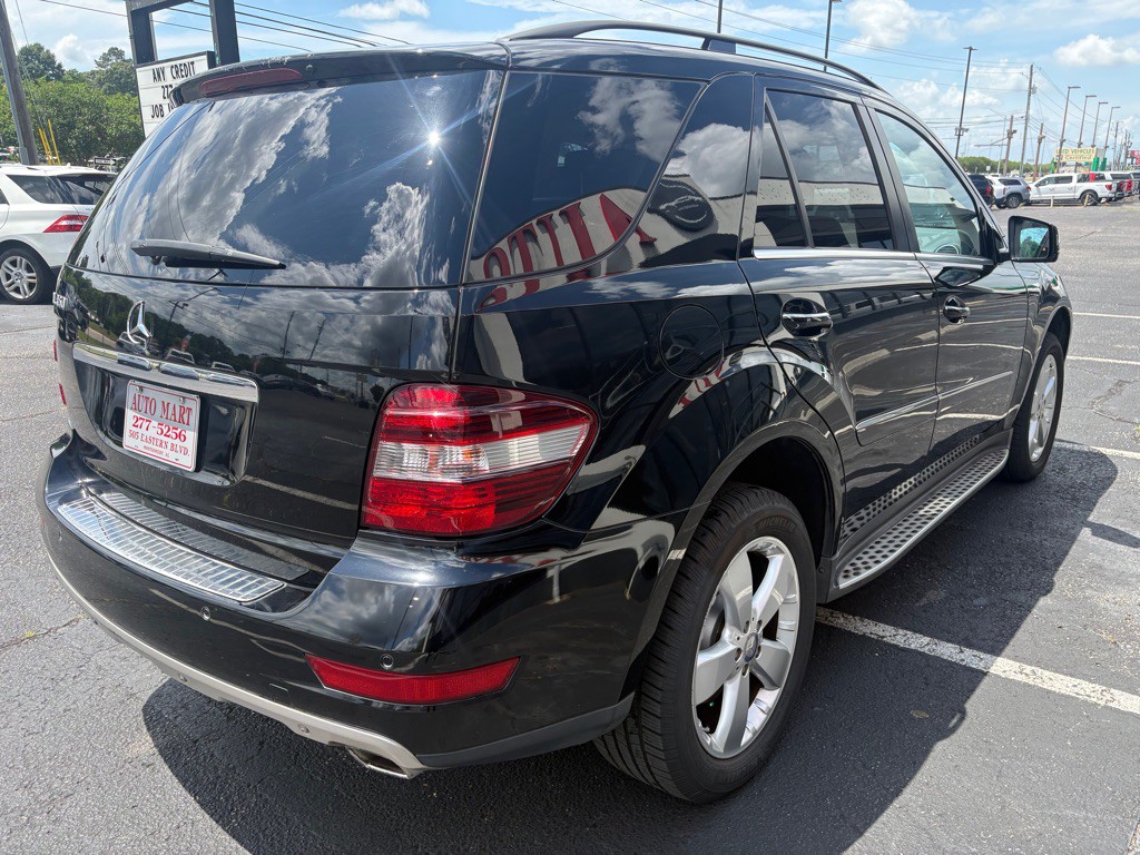 2011 Mercedes-Benz M-Class Image 4