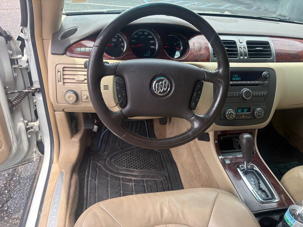 2010 Buick Lucerne Image 6