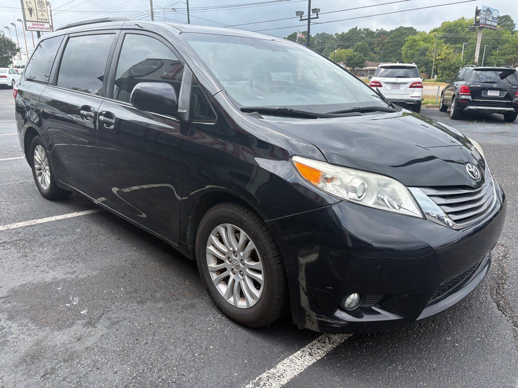 2015 Toyota Sienna Image 3