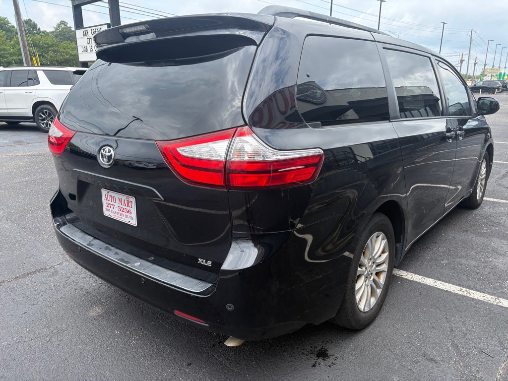 2015 Toyota Sienna Image 4