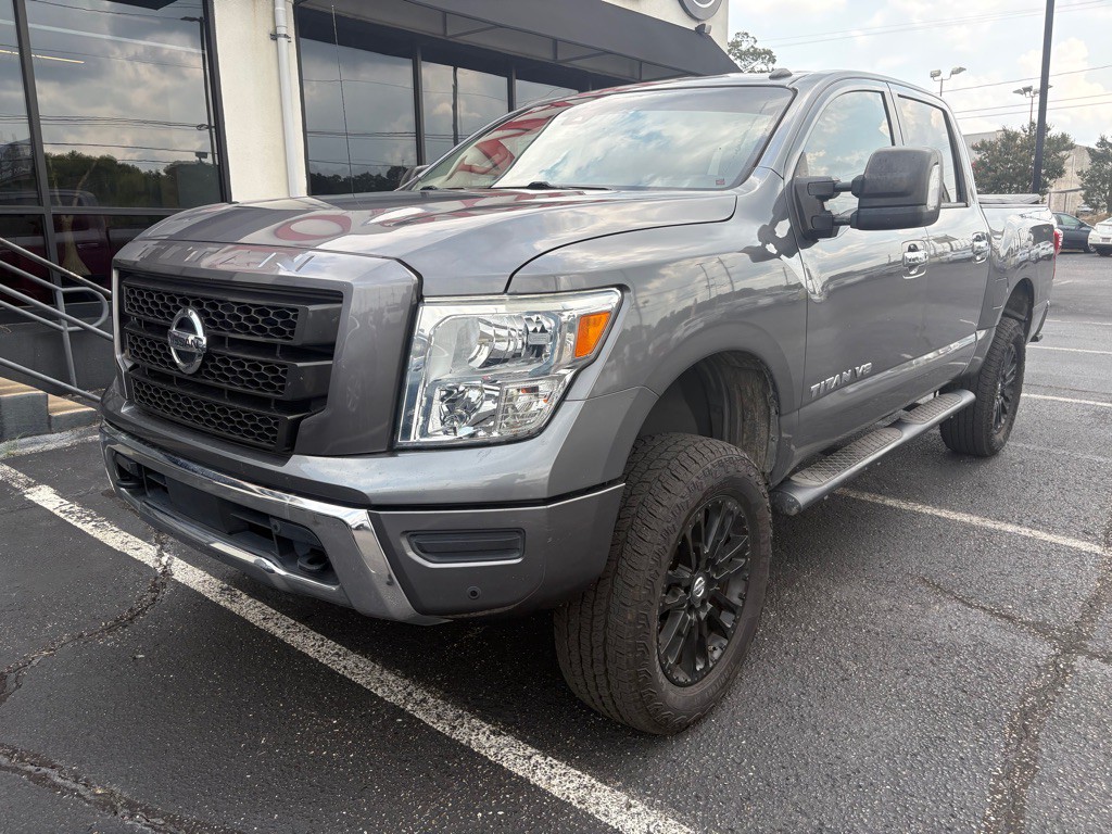 2020 Nissan Titan Image 2